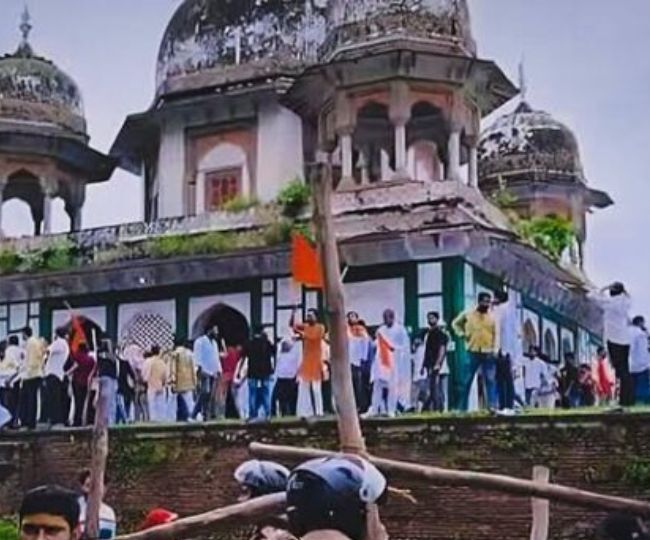 Fatehpur Temple Tomb